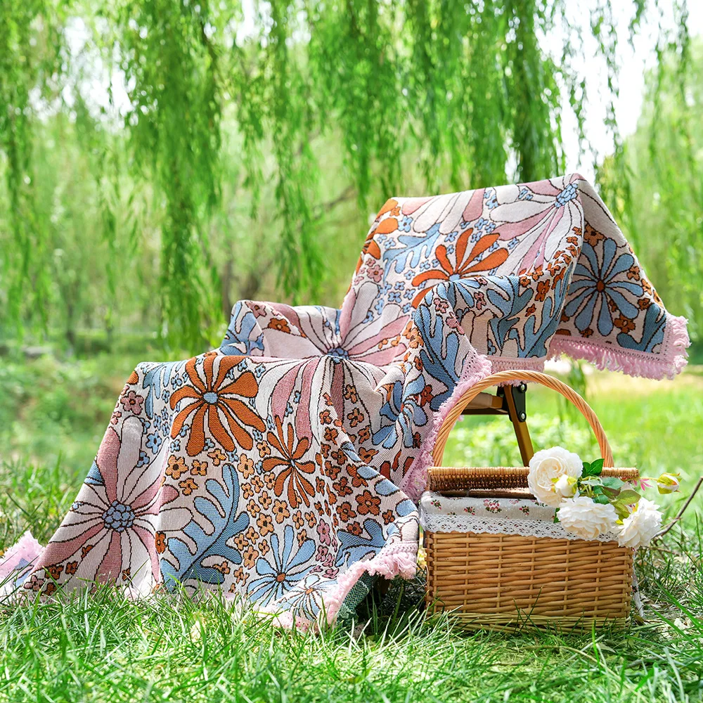 Fringed outdoor camping blanket, moisture-proof picnic mat, jacquard fringed decorative carpet