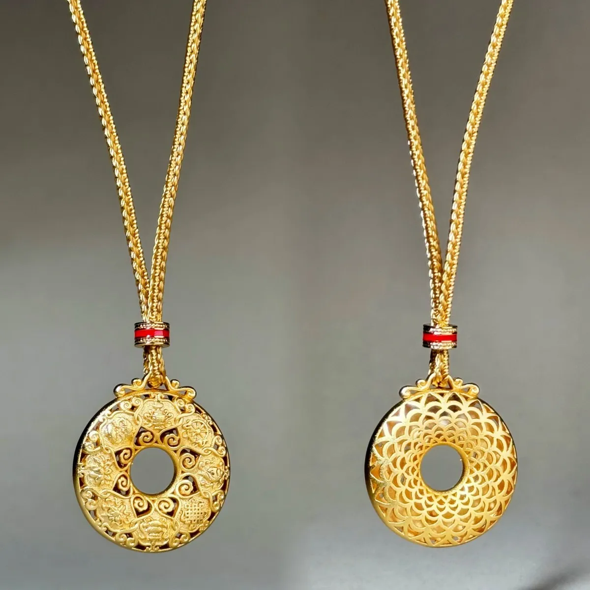 

Lucky and Auspicious Compass Pendant for Men and Women, Sand Gold Ancient Method Gold Necklace, Rope Adjustable Hair
