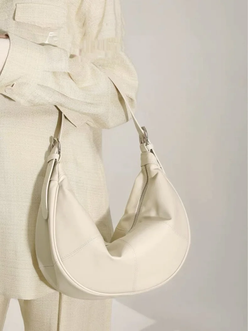 

New niche design dumpling bag with large capacity and simple cow horn toe cover layer, cowhide armpit crescent shaped bag