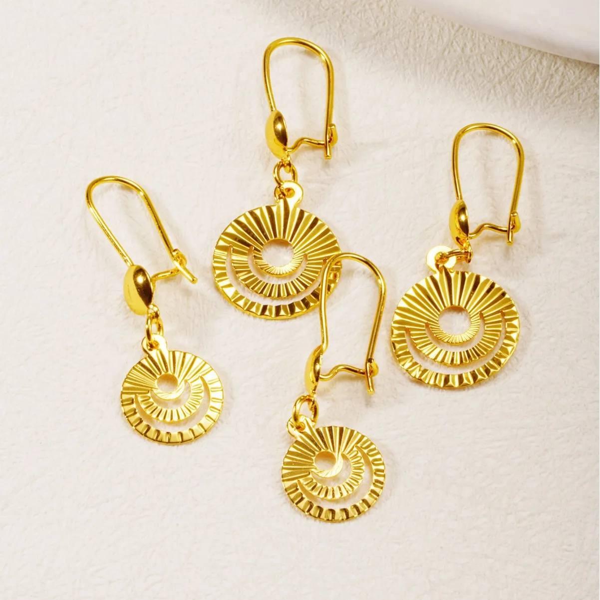 Middle East cross-border new product earrings, brass gold-plated car flower glossy earrings, advanced sense, female personality,