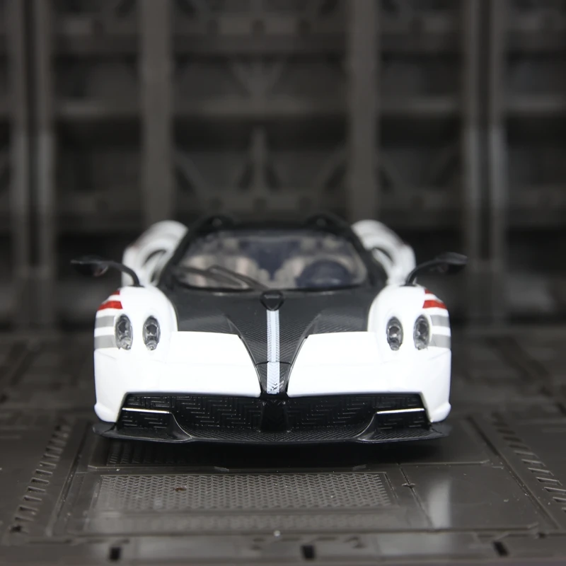 

Модель автомобиля Pagani Huayra Roadster из сплава, масштаб 1:24, с открывающимися дверями и багажником, со звуковыми и световыми эффектами, суперкар.