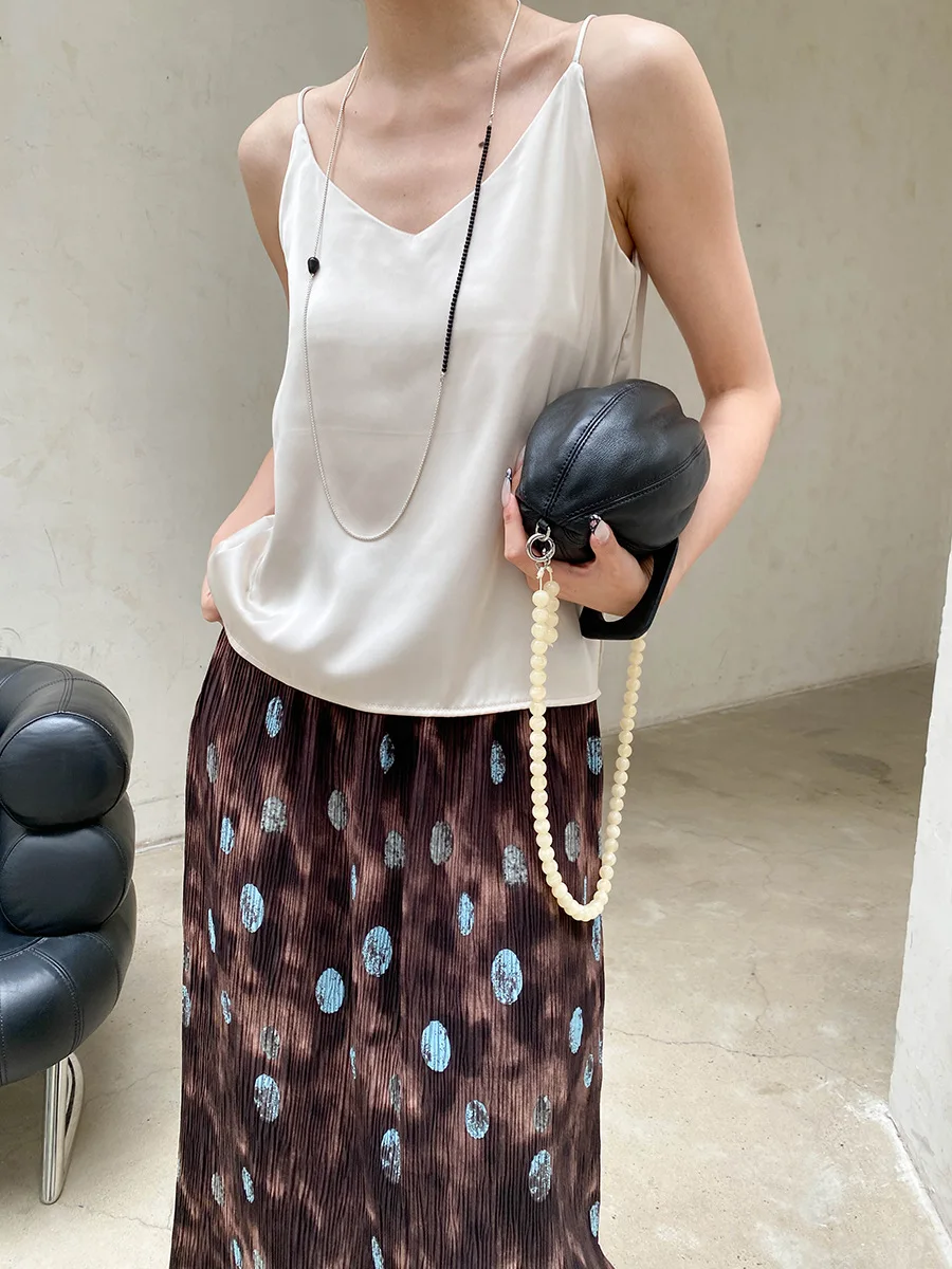 Sommerliches Damen-Casual-Top in Uni-Farbe, V-Ausschnitt, Satin-Camisole, sowohl für drinnen als auch draußen tragbar. – Detail 25