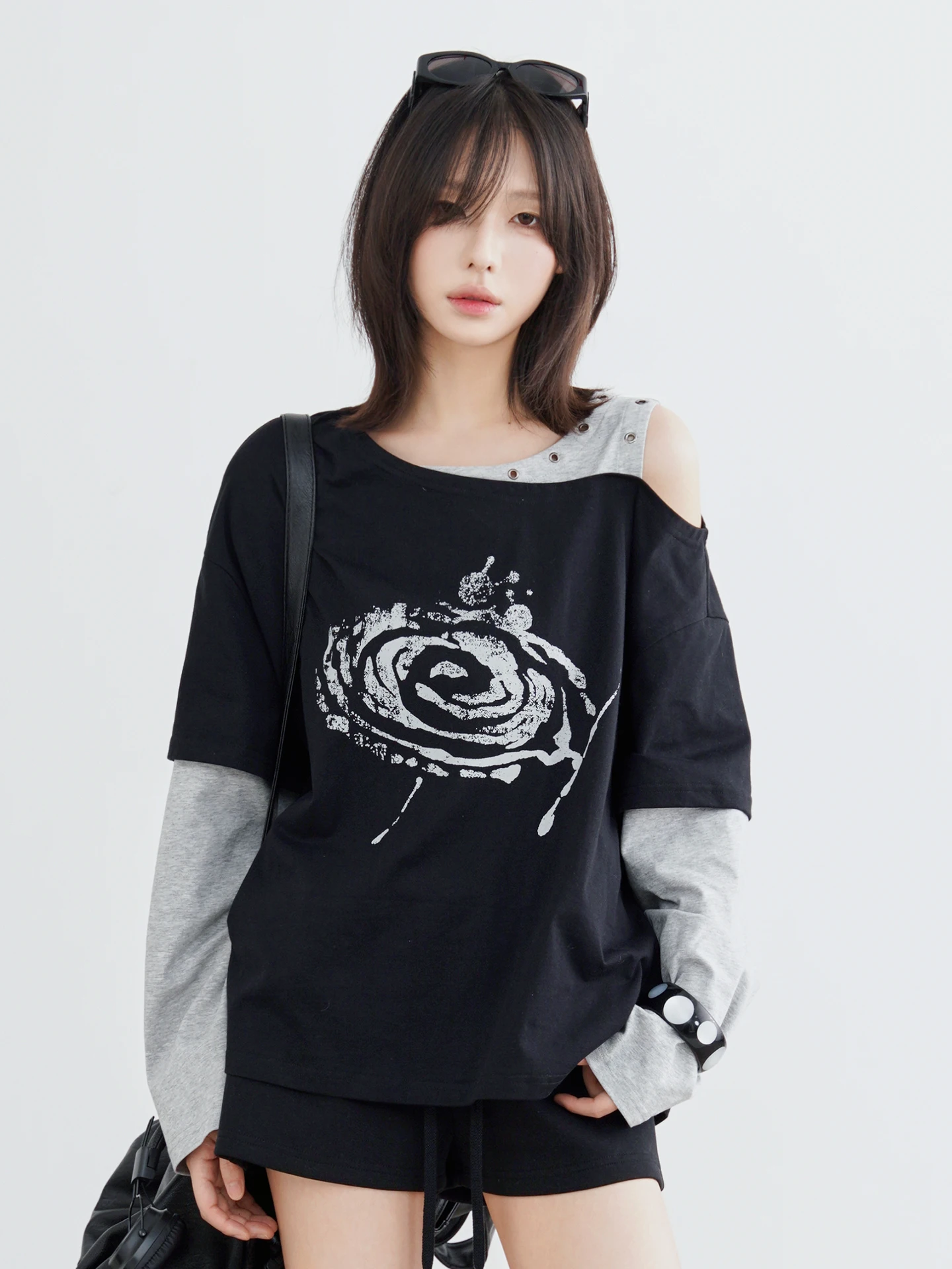 Gravity Museum Structure T-Shirt Women's Loose Long Sleeve Shoulder Bared Color Block Casual Style Cotton Polyester Blend