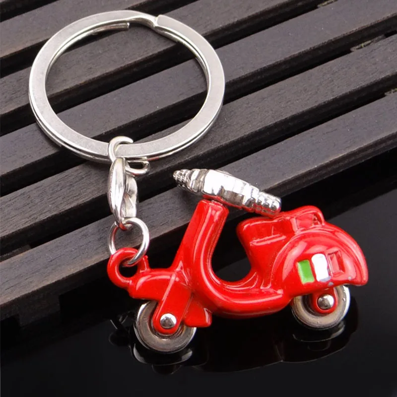 Cute metal motorcycle keychain creative car keyrings fashionable small gift for men women couples friends pendants