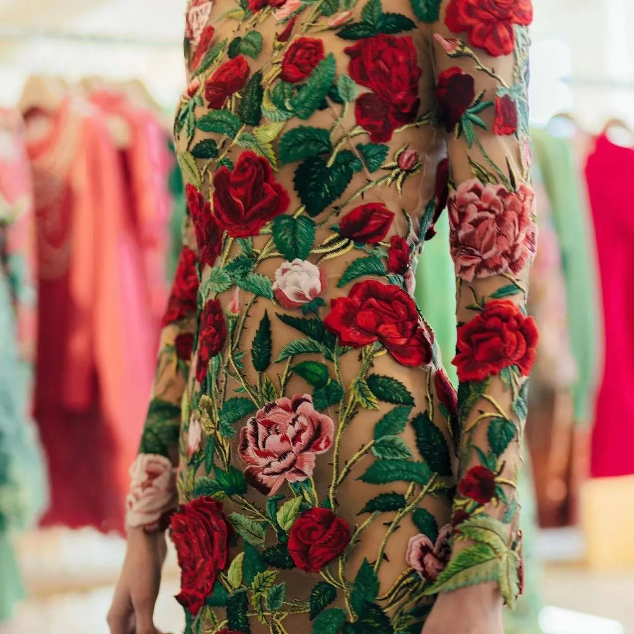 Moda Semi-cuello alto encaje bordado Sexy vestido envolvente a la cadera vestido 2025 Primavera y novedad de verano moda High Street ropa de mujer