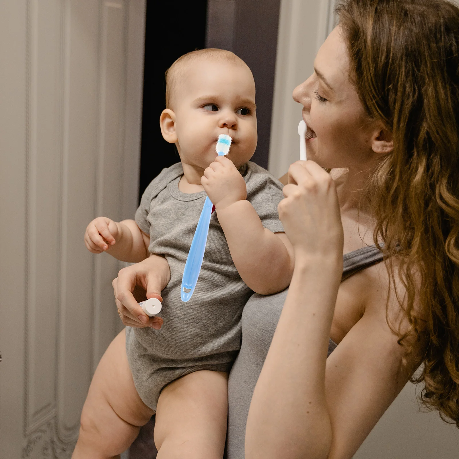 4 pçs cuidados escova de dentes do bebê criança criança escovas de dentes extra macio meninas lidar com pp silicone goma protetor infantil