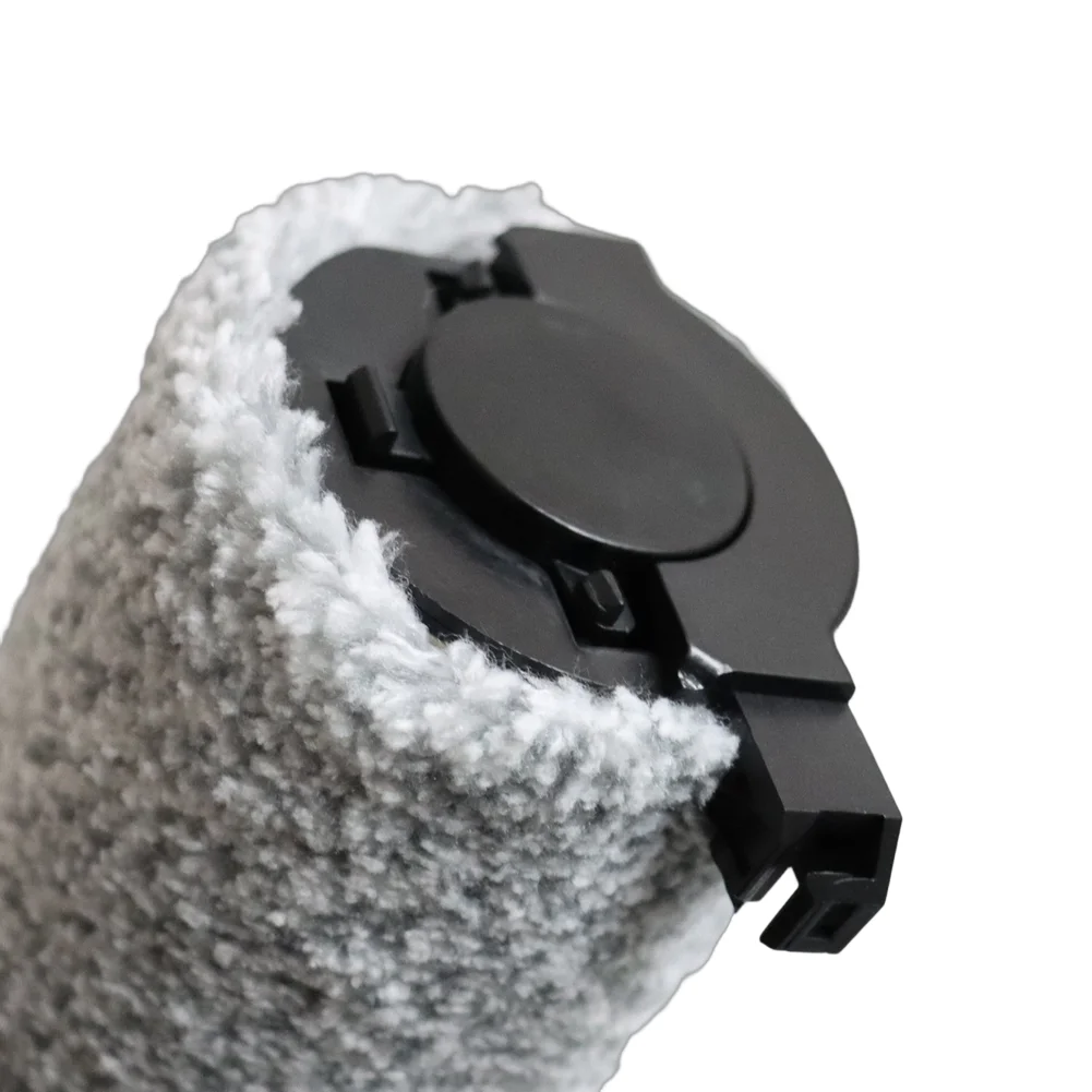 

Комплект щеток для робота-пылесоса Dreame Aqua10 Ultra: 2 роликовые щетки и 4 боковые щетки для тщательной уборки.