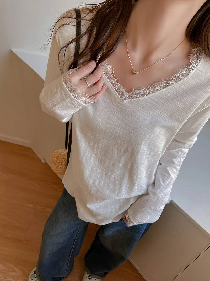 

Women's T-Shirts Black Color Full Sleeve Sexy V-Neck Lace Cotton Base Layer Tops Loose Thin Female Blouse C6011