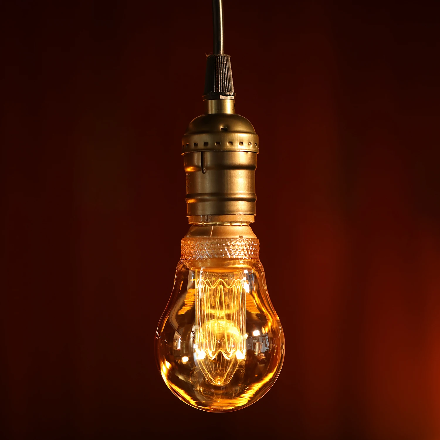 Ampoule décorative LED A19, ampoule Edison vintage à intensité variable, verre ambré, base E26, lumière ambre 2.3 K, 2000 W