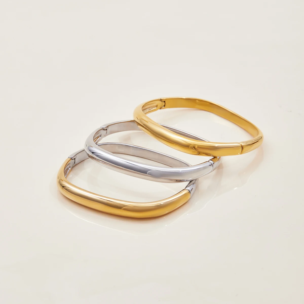 Trendy tweekleurige armband dames waterdicht hypoallergeen roestvrij staal open armband mode-sieraden cadeau