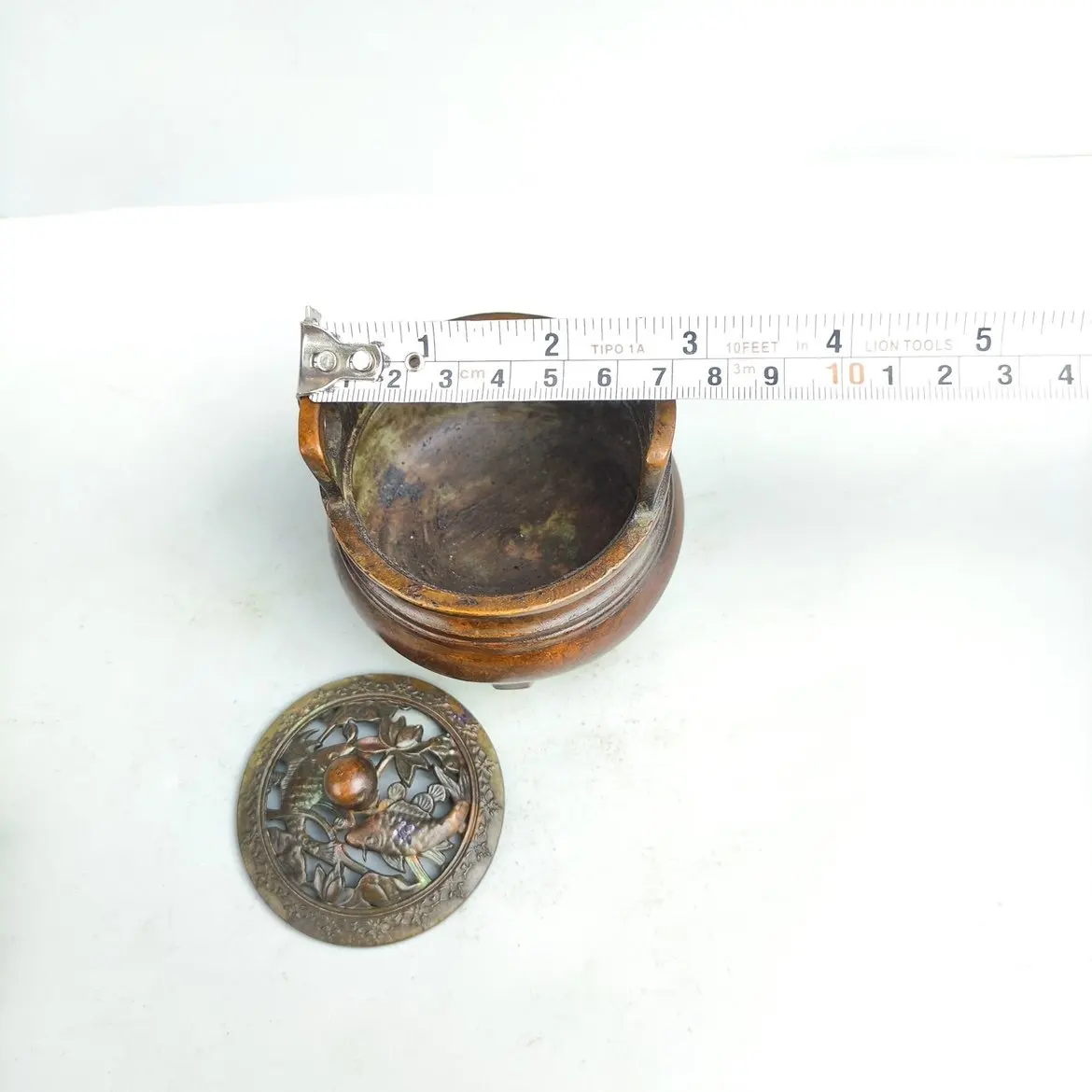 Antique Curio Collection Retro Xuande Style Tripod Brass Incense Burner Home Indoor Censer Vintage Craft Decor Ornament