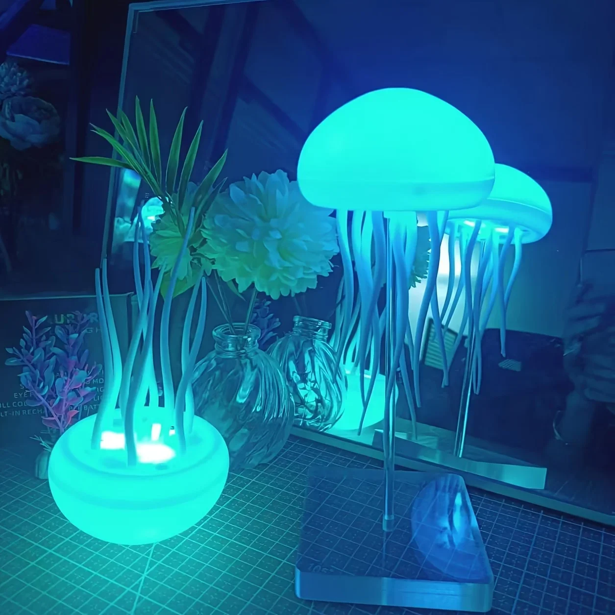 Modern Jellyfish Desk Lamp Rechargeable Type-C Powered Color Changing Lamp Suitable for Home Decor Office Bedroom Lighting