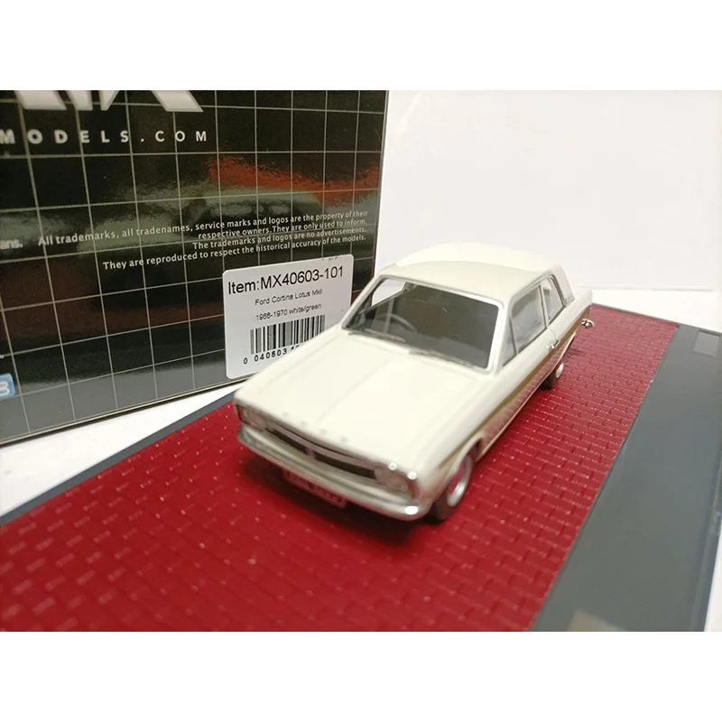 1:43 Scale Ford Cortina Lotus MKII Resin Car Model Collection Ornaments