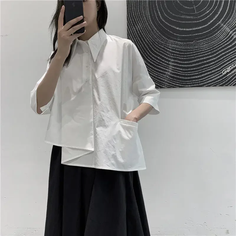 QNPQYX blusa asimétrica Harajuku para mujer, camisa blanca y negra de estilo japonés coreano, Tops holgados con botones, moda informal de verano