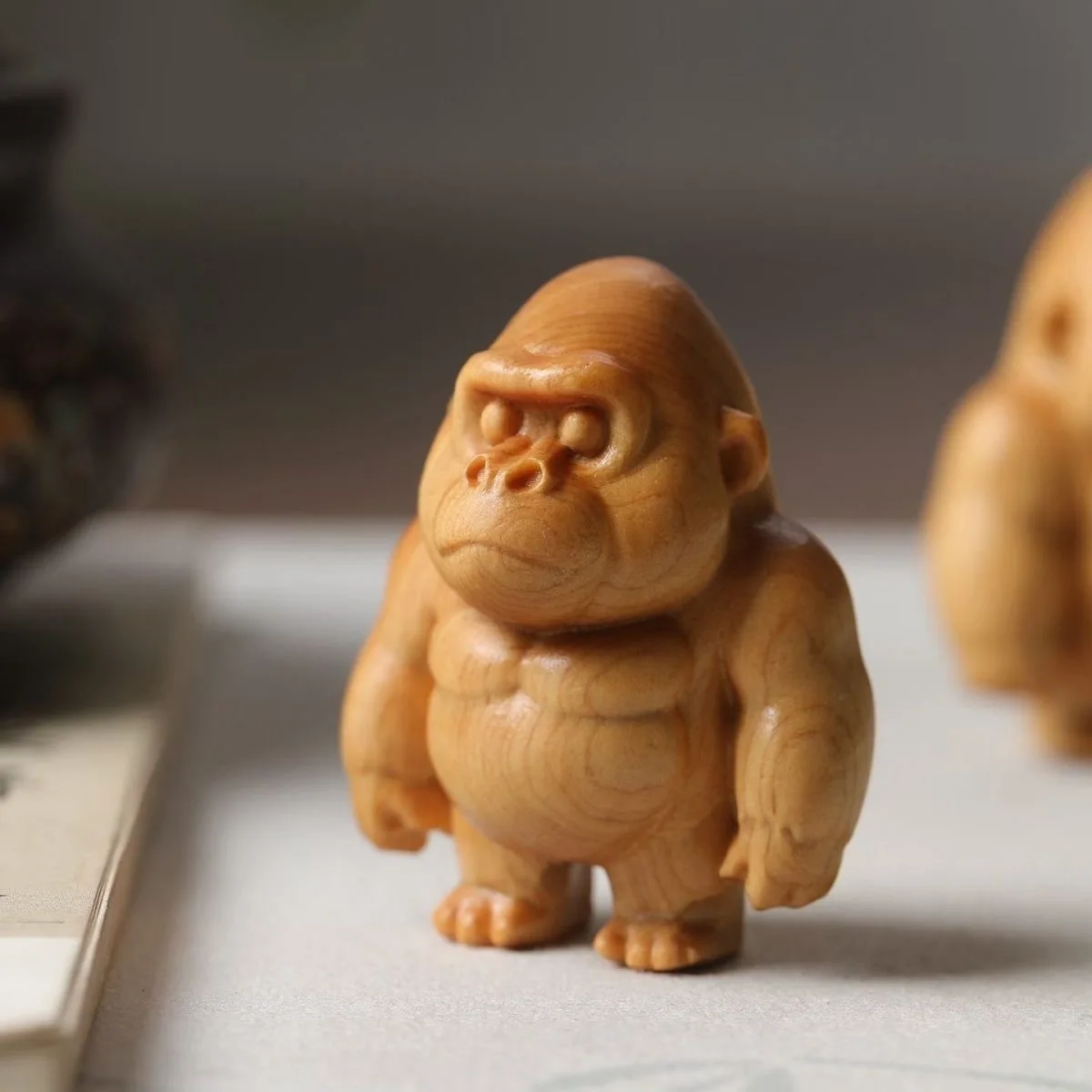 Hand Carved Wood Gorilla Figurine Cute Animal Handheld Ornament Palm Wood Desk Decor Fidget Craft Gift