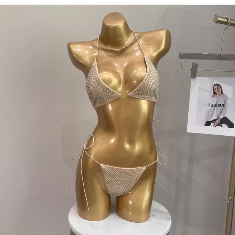 Conjunto de bikini triangular con espalda al aire libre europeo y americano, traje de baño sexy de alta estiramiento, estilo de vacaciones en la playa de aguas termales