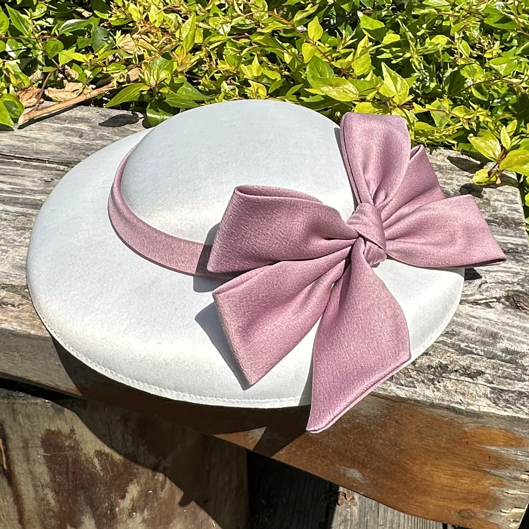 

Lady Wide Brim Elegant Derby Hat Large Bow，Wide Brim Sun French Hats Women Cocktail Tea Party Church Wedding Hat for Women