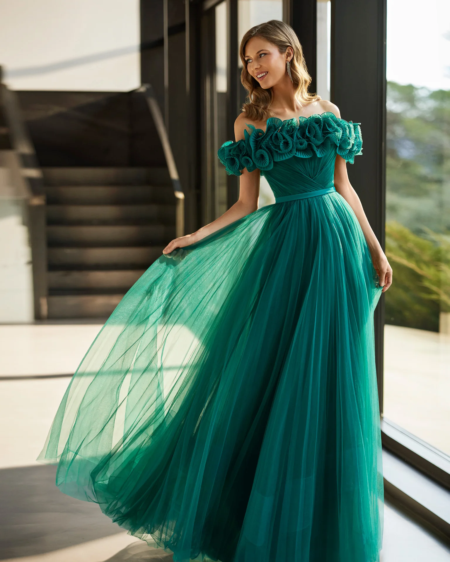 Vintage Emerald Evening Dresses Off Shoulder Ruffles Tulle Prom Gowns Vintage Sweep Train Engagement Birdal Wedding Dresses