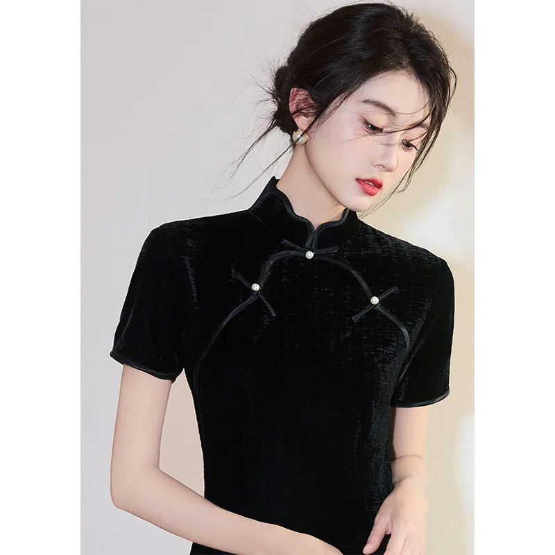 

Элегантное черное бархатное платье в винтажном стиле для женщин: повседневное, стройнящее, для выступлений и мероприятий.