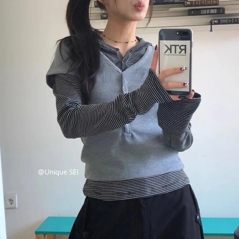 Autumn 2025 New V-neck Button Striped Hooded Long-sleeved T-shirt Women + Solid Color Casual Short-sleeved T-shirt Two-piece Set
