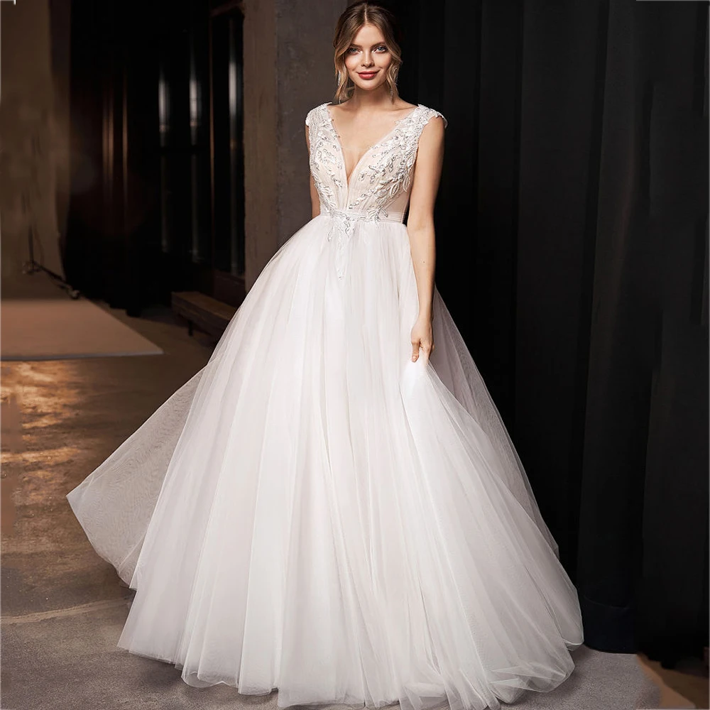 Fashion Wedding Dresses Elegant A-line Sleeveless Sexy V-neck Open Back Button Design Pretty Applique Bridal Gown