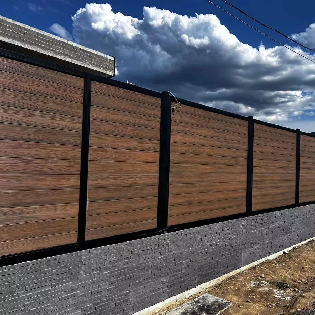 

Деревянно-пластиковый забор для сада и улицы