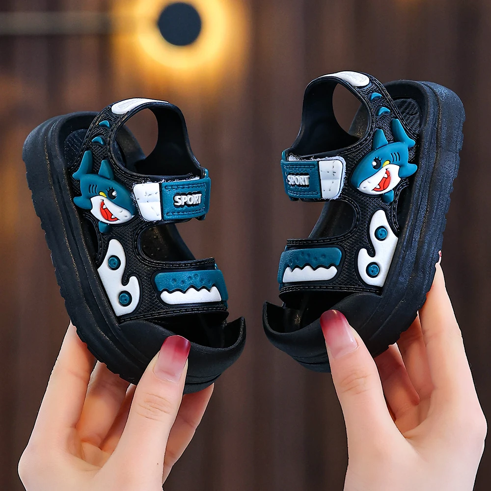 

Детские сандалии, милые и забавные сандалии в виде акул с застежкой-липучкой, мягкой подошвой и удобными повязками на голову.