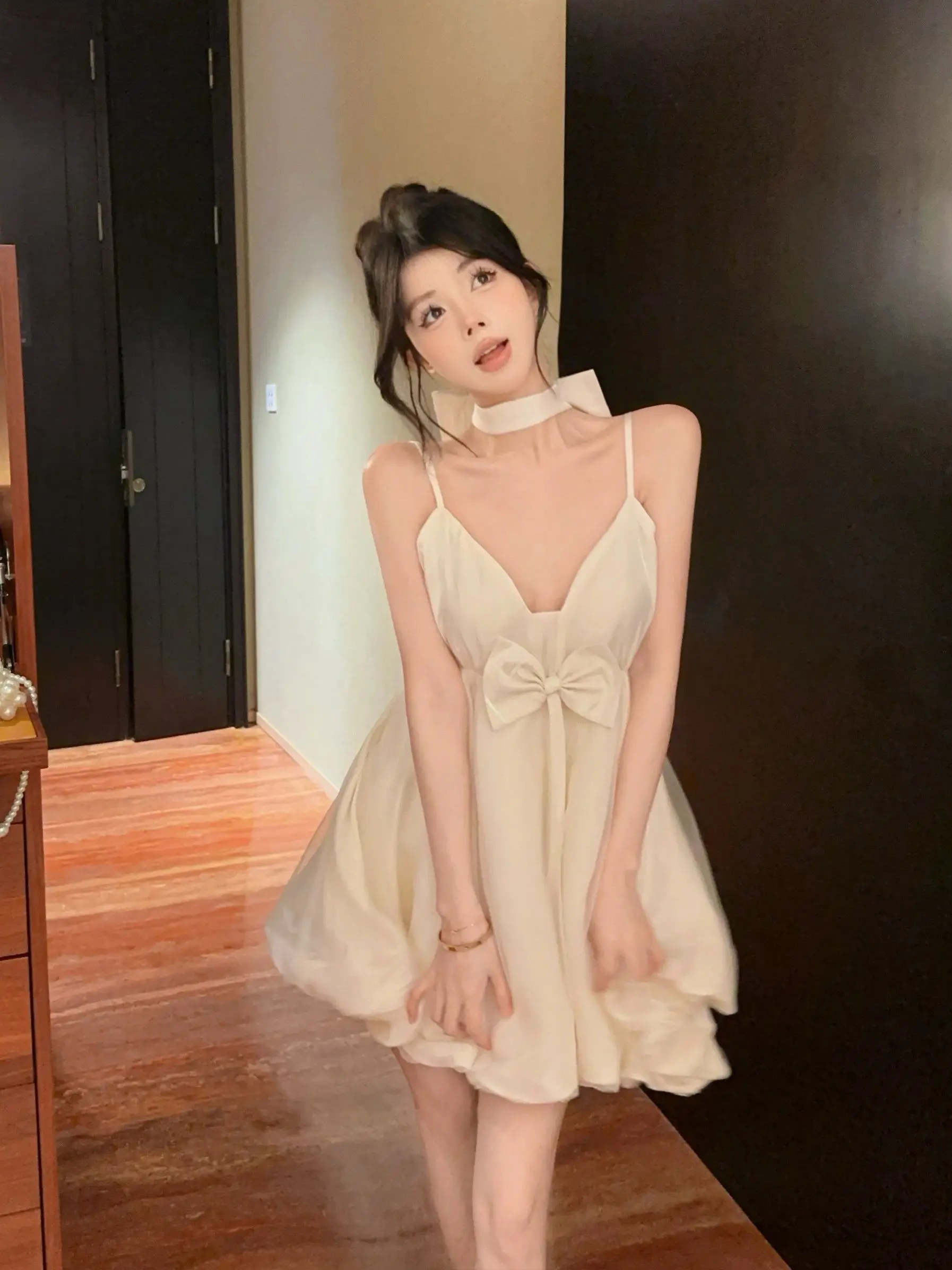 Backless Bowknot 퍼프 드레스 여성 민소매 우아한 공주 스타일 요정 Tulle 미니 드레스 여름 세련된 흰색 패션 의상 새로운