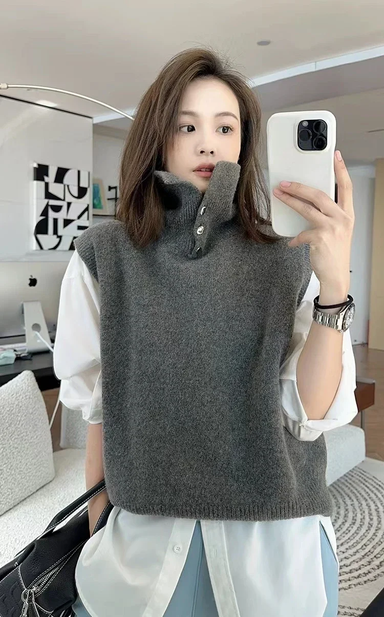 

Ji Ji's Artistic Cashmere Vest Wool Turtleneck Knitwear Free And Easy Design Sense of Style Warm Neckwear for Autumn Winter