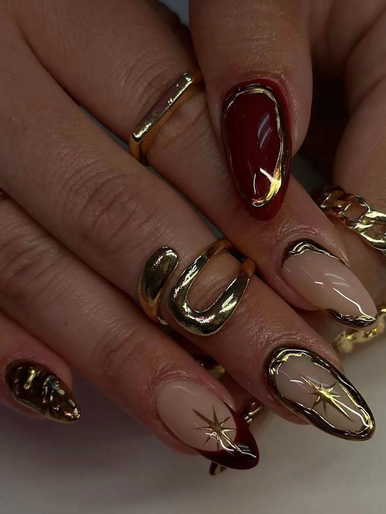 10 قطع من المسامير النقية المصنوعة يدويًا على شكل لوز أحمر عميق بحافة فرنسية ذهبية غير منتظمة على شكل خط ثلاثي الأبعاد على شكل نجمة، ex #2