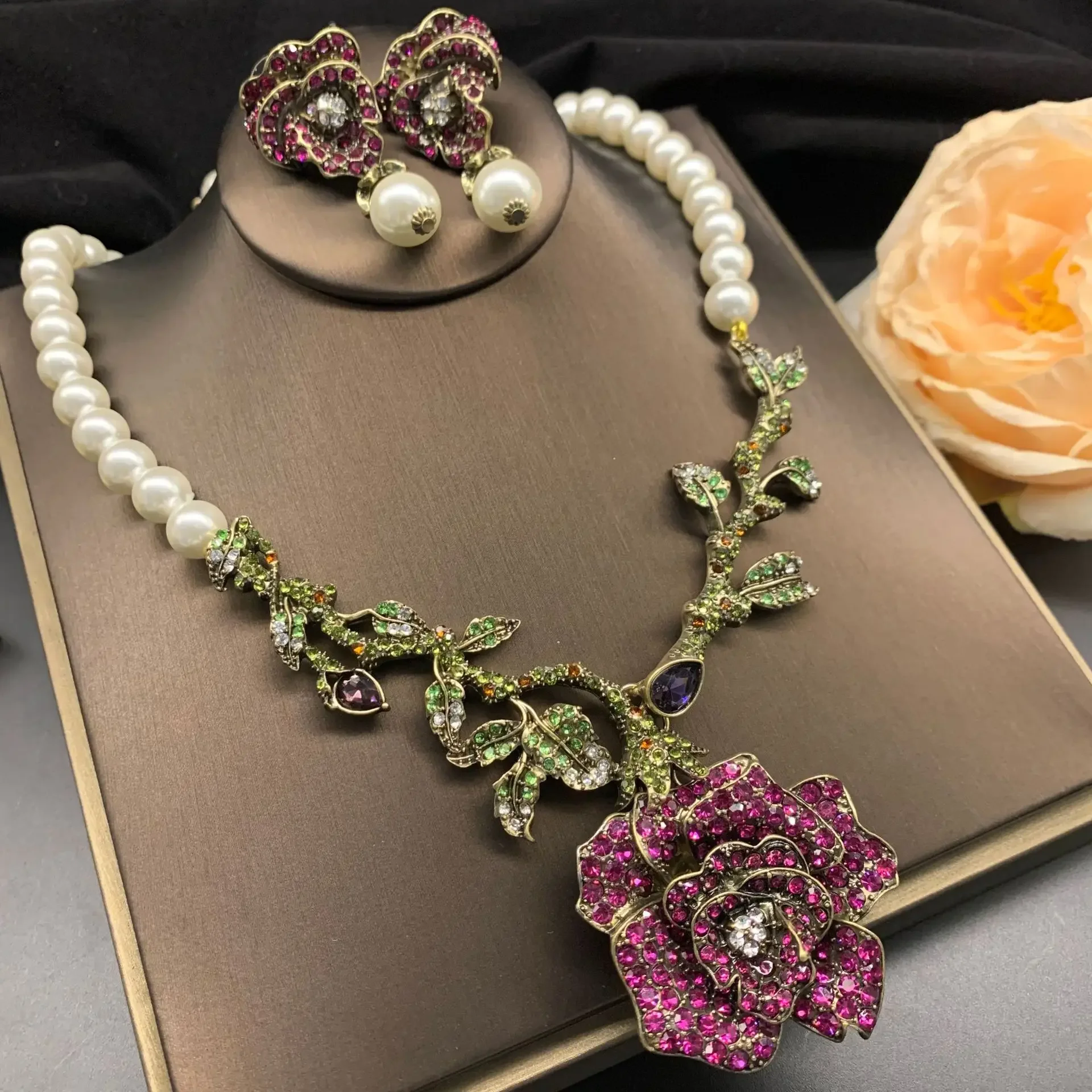

European and American High-end Design Pearl Vintage Rose Shape Versatile Stud Earrings Necklace for Various Occasions