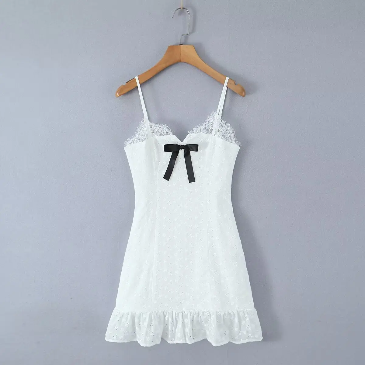 Vestido bordado de flores con lazo para mujer, vestidos con tirantes sin mangas de encaje blanco, Vestido corto ajustado a la cadera para fiesta, verano 2025