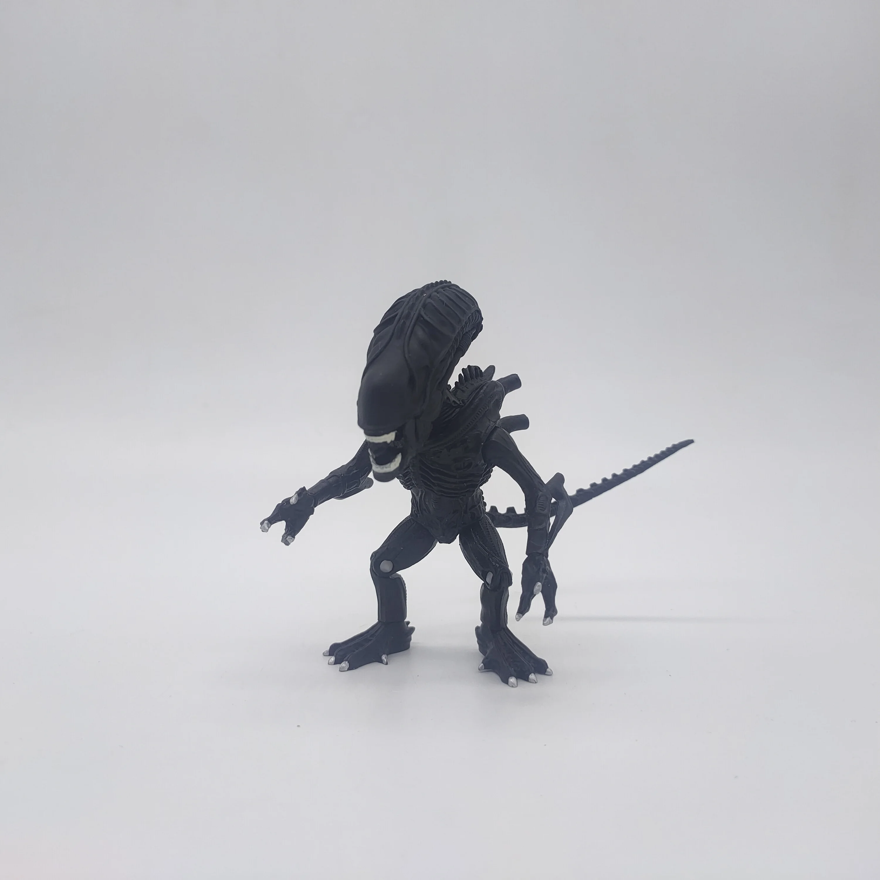 Aliens Vs Predators Facehugger Action Figures Joints Movable Doll Monster Model Toys Desktop Decorations Collectibles Kids Gifts