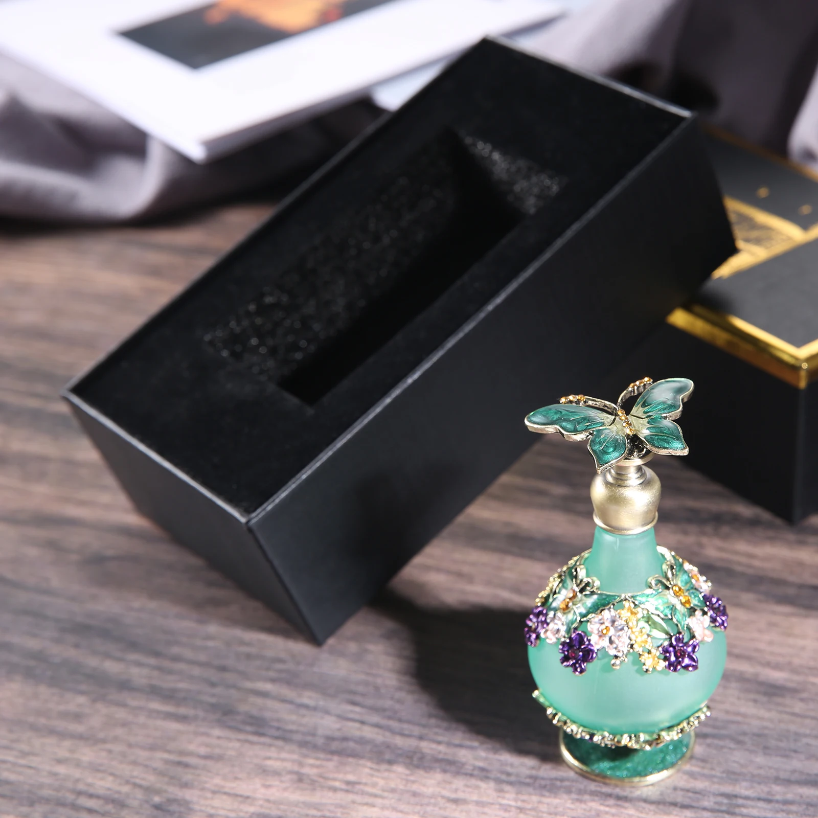 1pc Antique Empty Perfume Bottle 25ml Butterfly Flower Painting Pattern Glass Metal Art Enamel Decor Retro Palace Luxury Style