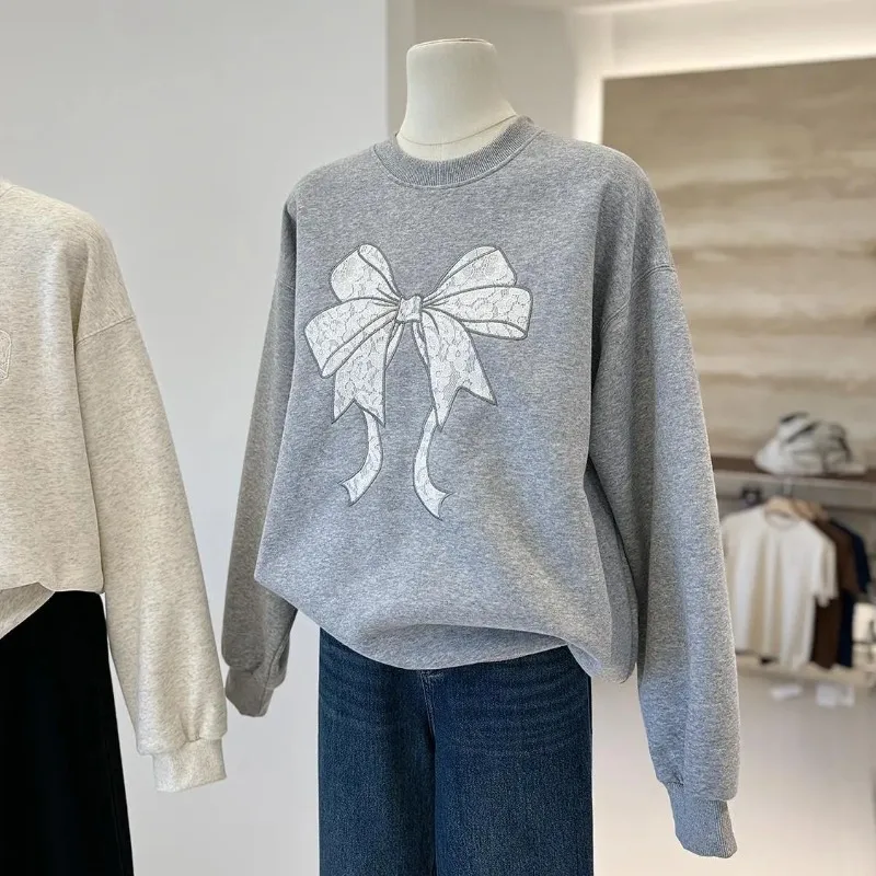Jersey de manga larga versátil de estilo coreano con lazo bordado de encaje, sudadera con cuello redondo, Top informal para mujer