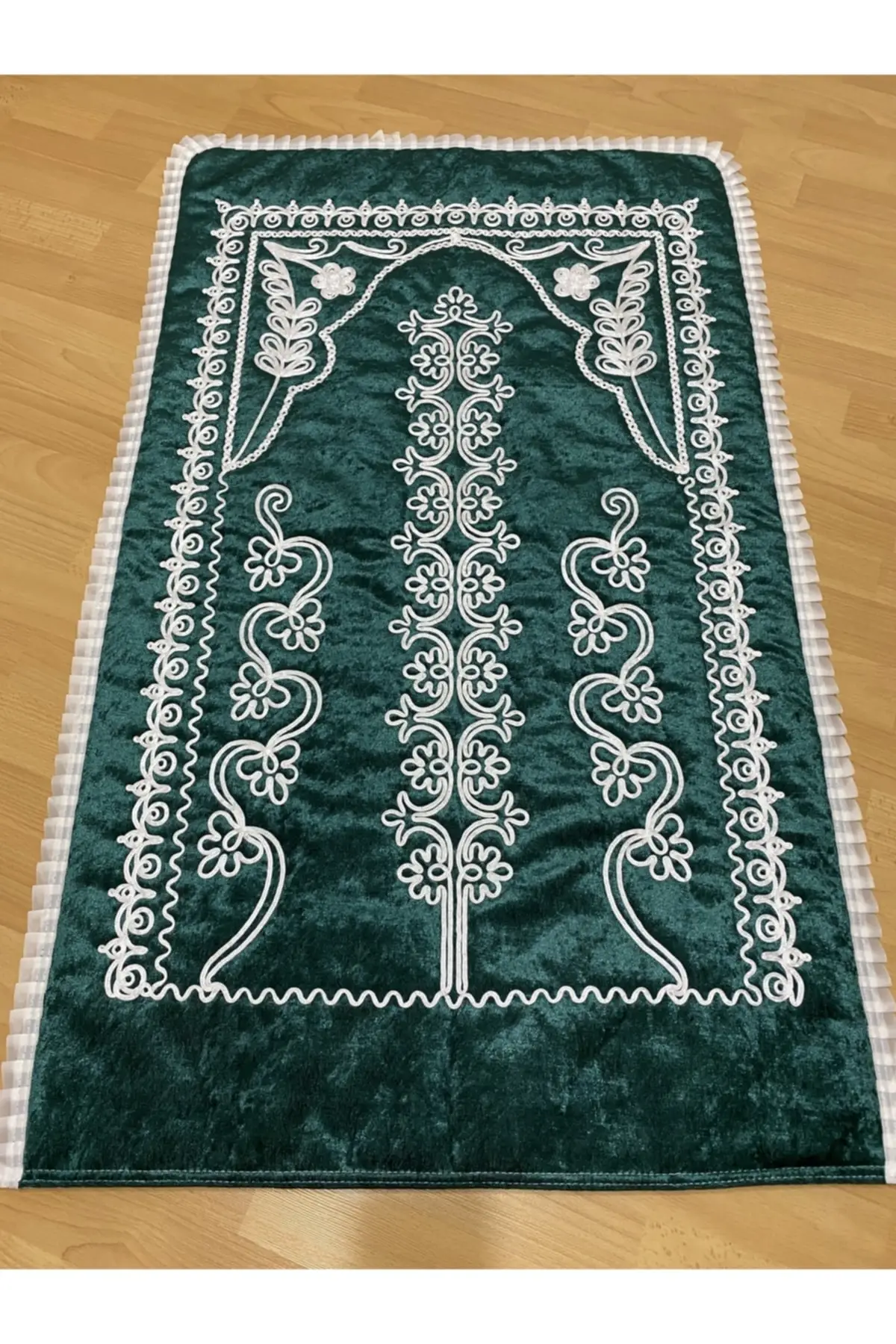 Dovi green velvet dowry bridal set Seccadesi Meditation Rug