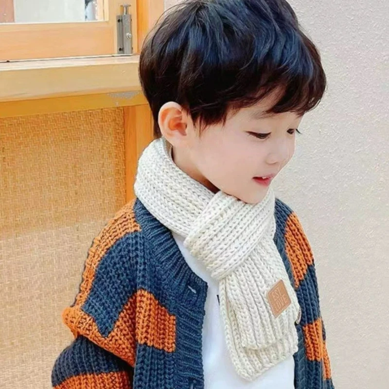 ผ้าพันคอไหมพรมเด็กน่ารักสำหรับฤดูหนาวและฤดูใบไม้ร่วง ดีไซน์อเนกประสงค์ ให้ความอบอุ่น พร้อมด้วยการตกแต่งด้วยหนัง