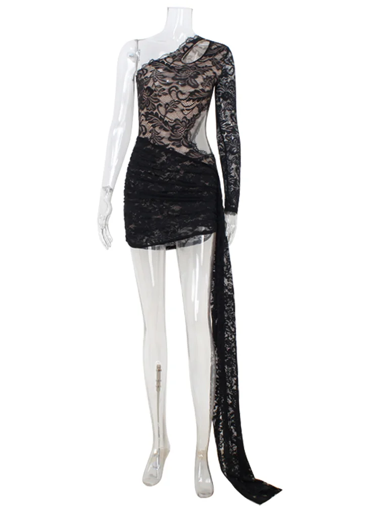 Minivestidos sexis transparentes de encaje para mujer, vestido liso de manga larga con un hombro, funda con cinta, ropa de calle ajustada