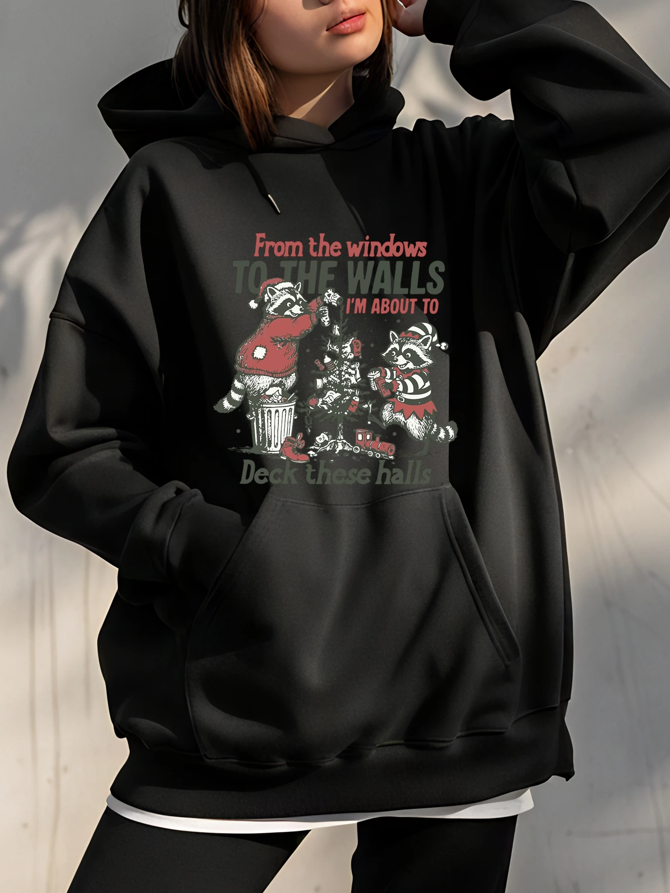 هوديي مطبوع عليه عيد الميلاد مع شخصيات احتفالية ومشهد عطلة للنساء