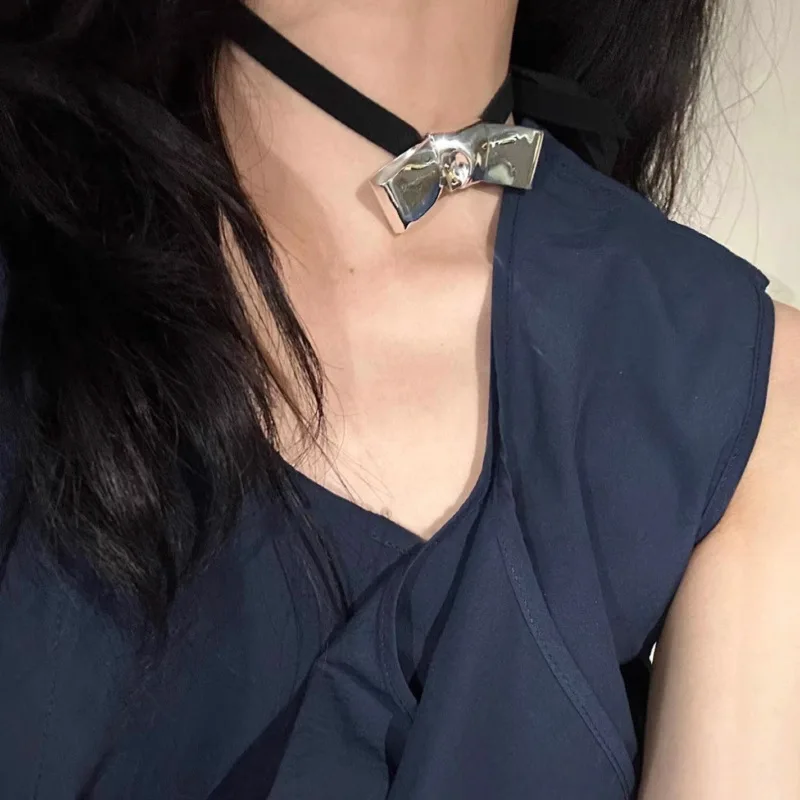 HANGZHI Silver Color Bow Necklace Black Velour Strap Neckchain Choker Sweet Y2K Party Jewelry for Women Girls Korean New