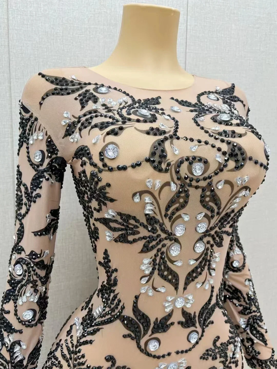 فستان مثير Slin WomenEvening حفلة عيد ميلاد حفلة موسيقية أحجار الراين طباعة أحجار الراين شبكة تمتد فستان طويل مرحلة الأداء زي