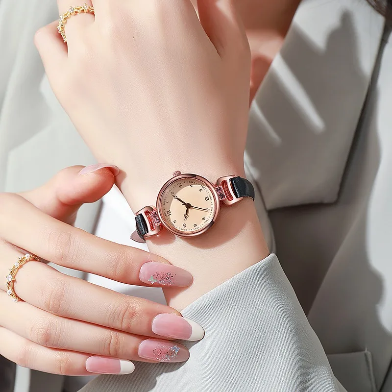 Orologio da donna di fascia alta compatto quadrante piccolo semplice retrò leggero lusso di fascia alta sensazione orologio di nicchia personalizzabile