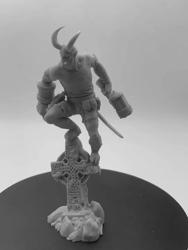 1/24 Skala Pełna wysokość 120 mm Figurka prezentowa z żywicy Zestaw modelarski Demon Warrior Hellboy Armed stylizacja Niezmontowany i niepomalowany