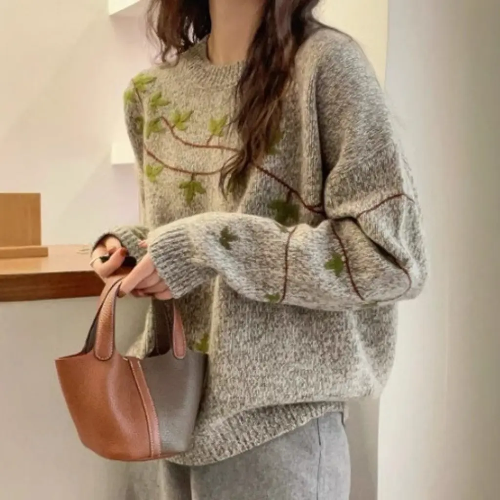 

Women's Vine Embroidered Imitation Cashmere Knitwear Loose Thickened Winter Fashion European Station Style New Arrival