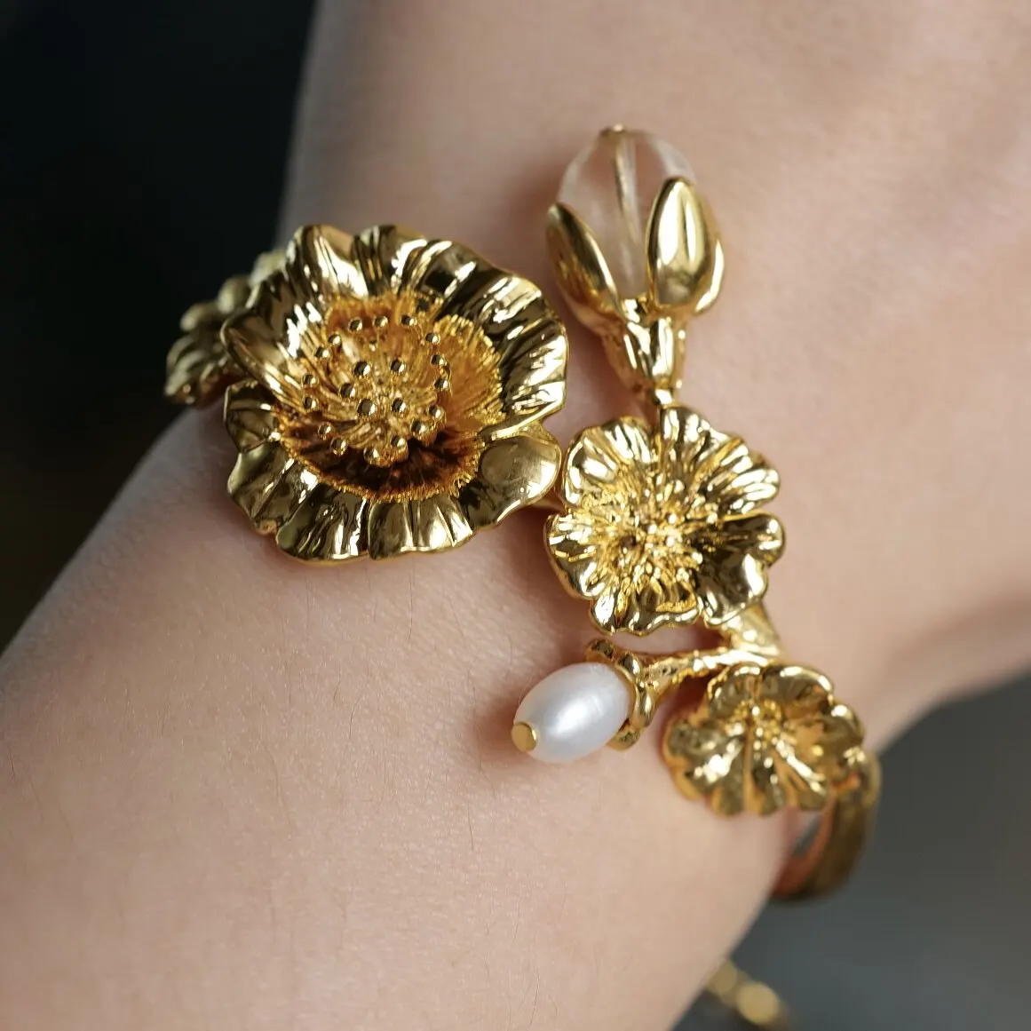 

Vintage Brass Gold Plated Crystal Pearl Flower Bracelet Women Europe Charm Elegance Jewelry