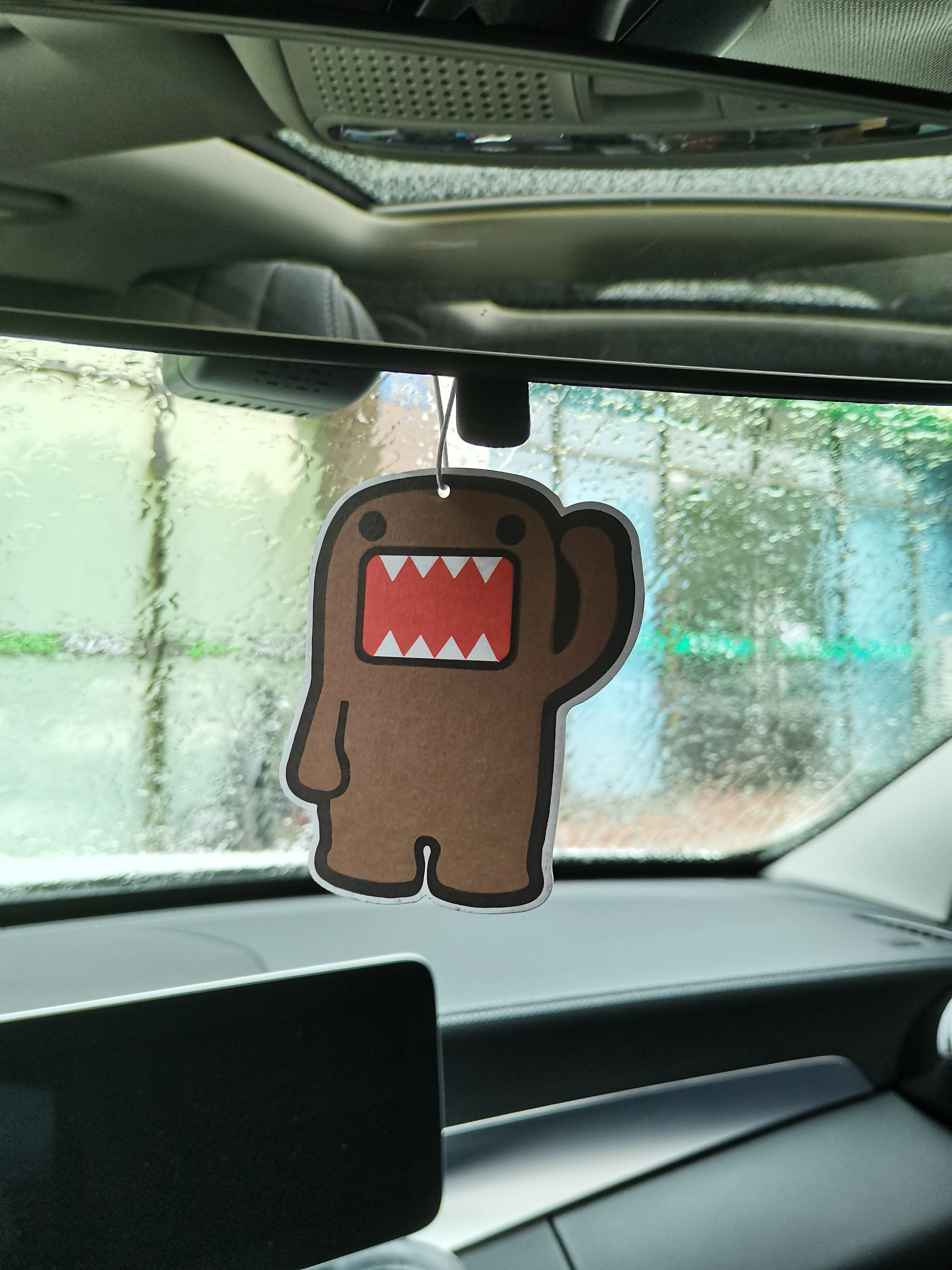 JDM-عطر معطر هواء للسيارة ، ديكور فتاة إطار دومو كون مضحكة ، قلادة مرآة الرؤية الخلفية ، ورق صلب معلق ، هدية للزوج