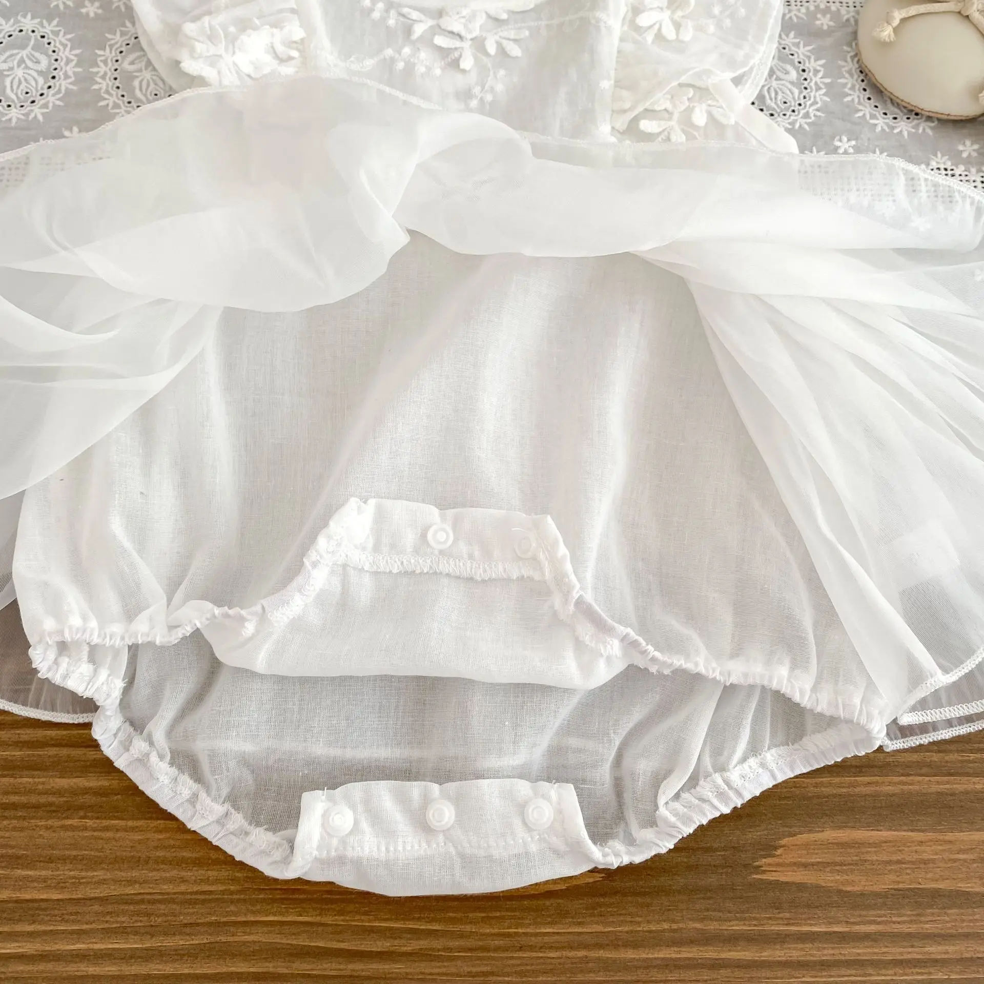 فستان أطفال بعمر 0-2 سنة صيفي جديد لحديثي الولادة مائة يوم لحفلات أعياد الميلاد فستان الأميرة للفتيات بدون أكمام مطرز بالدانتيل فستان رومبير