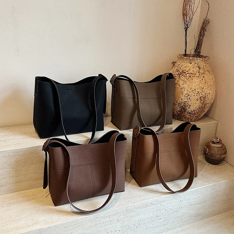 Bolsos de estilo Retro con acabado mate para mujer, bolso cruzado de un solo hombro, versátil, de alta capacidad, para otoño e invierno, novedad de 2024