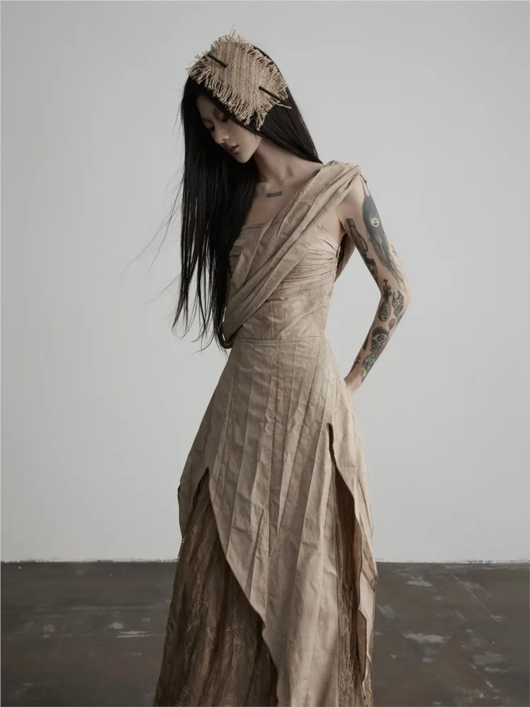 Lace spliced layered single-sided halter waist-cinching long dress