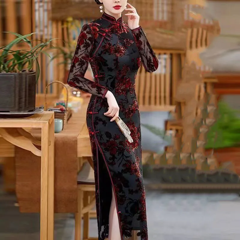 

2024 New Spring Retro Chinese Style Cheongsam Dress Gold Velvet Elegant Mother Wedding Party Dresses High End Women's Long Dress